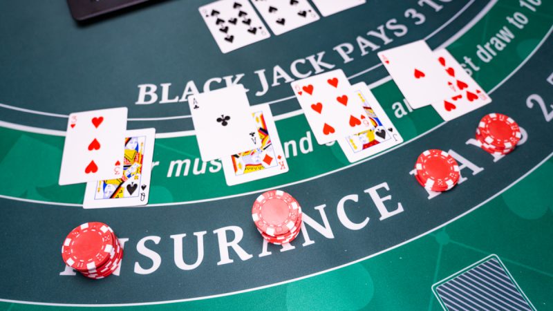 Augmentez vos chances au blackjack avec ces stratégies éprouvées