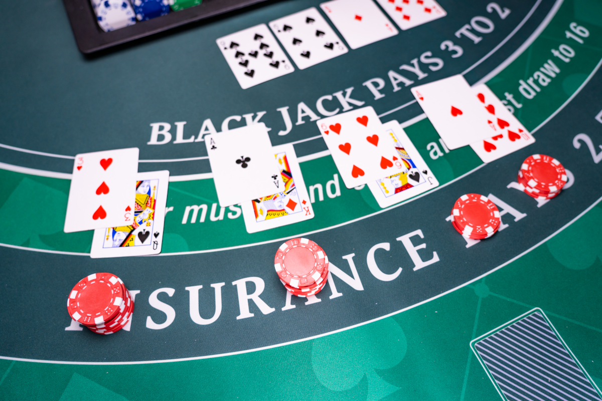 Augmentez vos chances au blackjack avec ces stratégies éprouvées