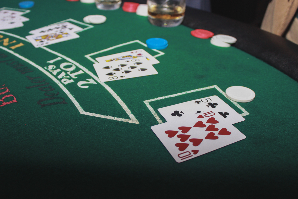 Gagner au Caribbean Stud : Comment gérer votre bankroll efficacement